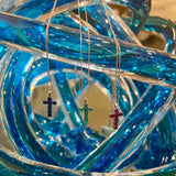 Collana in oro bianco con croce di zaffiri