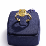 Anello in oro 18k con zaffiro e diamanti green